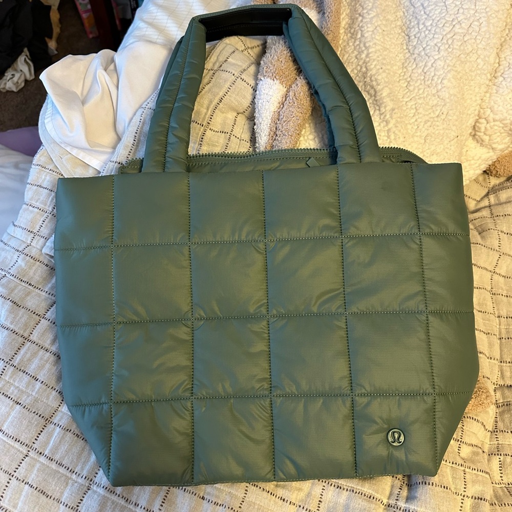 Lululemon Athletica Quilted Green Tote Bag with Puffy Design 12L